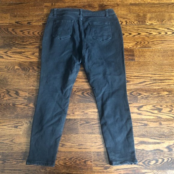 Black Jeans with Zipper Detail - Picture 5 of 8